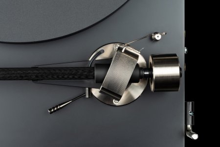 Debut-PRO-B-detail-tonearm.jpg