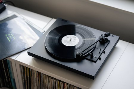 Pro-Ject_A1.2-Lifestyle.jpg Pro-Ject_A1.2-Lifestyle.jpg