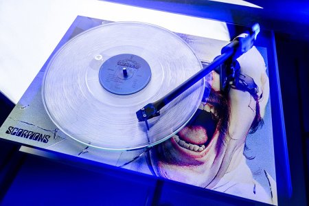 Scorpions-turntable-lifestyle-1.jpg