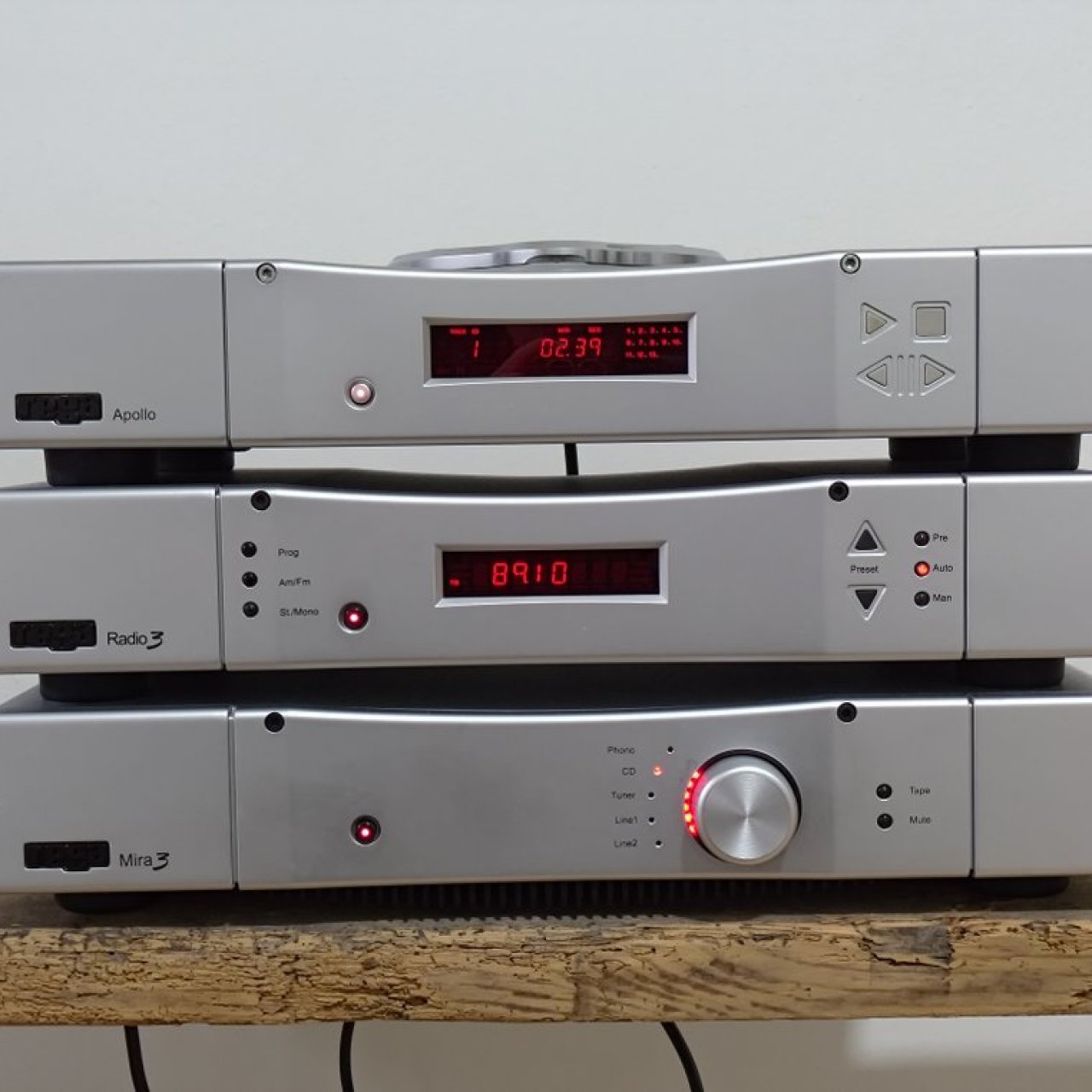 Rega Mira 3 + CD Apollo + Radio 3 aux enchères sur Catawiki