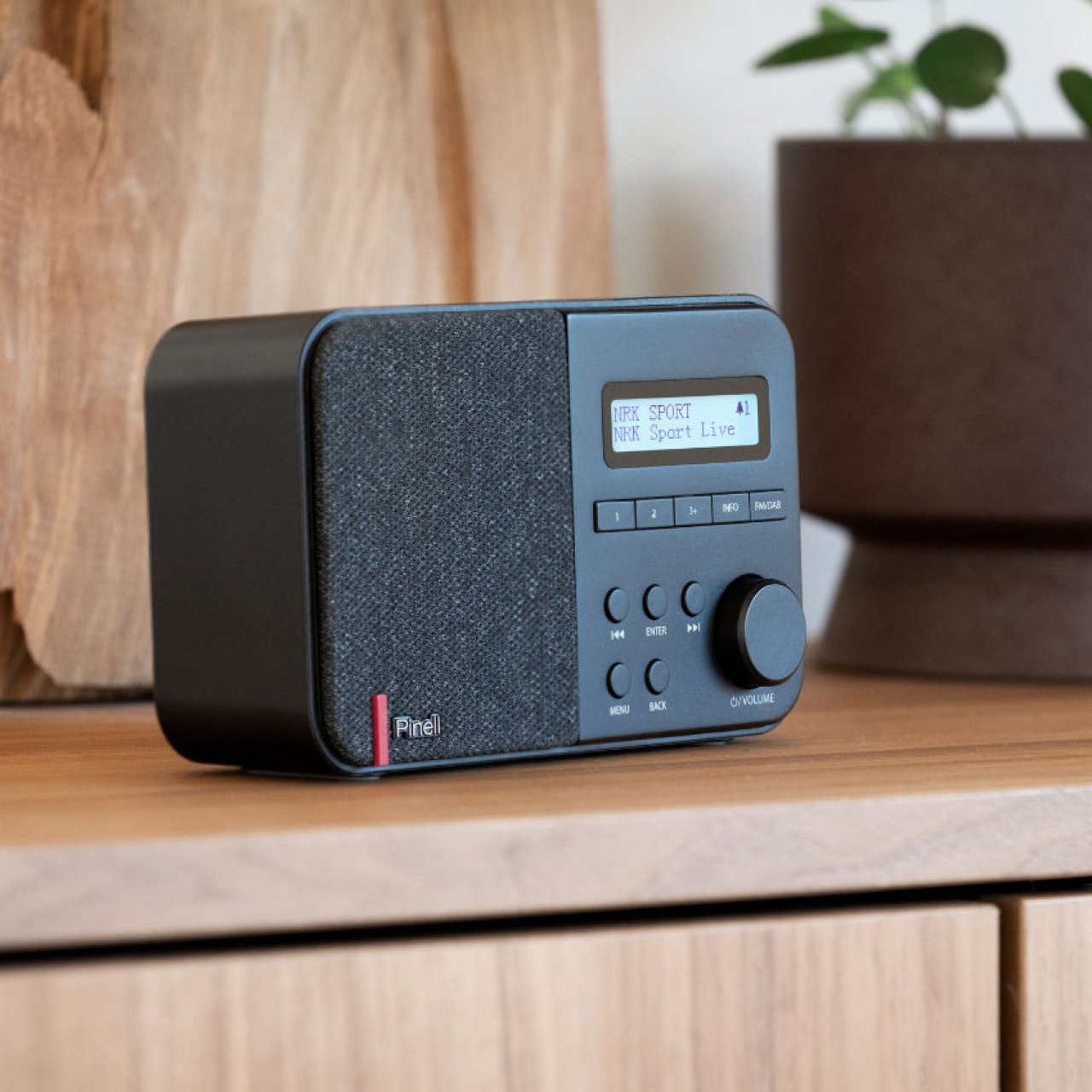 Pinell of Norway : AMS devient distributeur des petites radios et des systèmes Hifi monoblocs