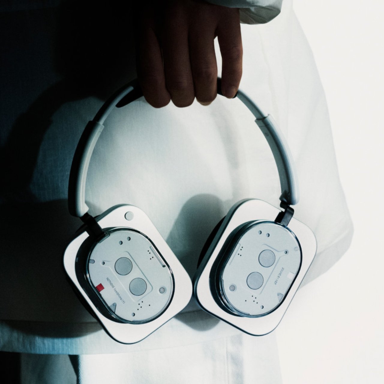 Nothing Headphone (1) : un premier casque nomade au design inspiré de la cassette audio