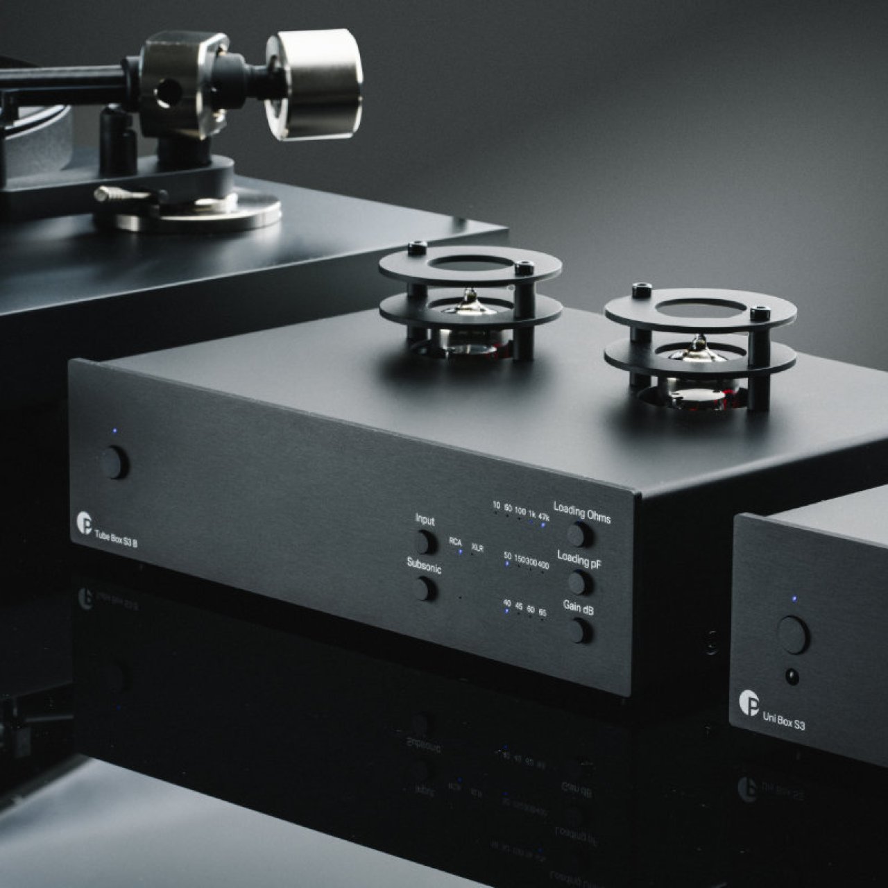 Pro-Ject Tube Box E et S3 B : deux préamplis phono à tubes pour allier esprit de la lampe et du vinyle afin d'exaucer les vœux audiophiles
