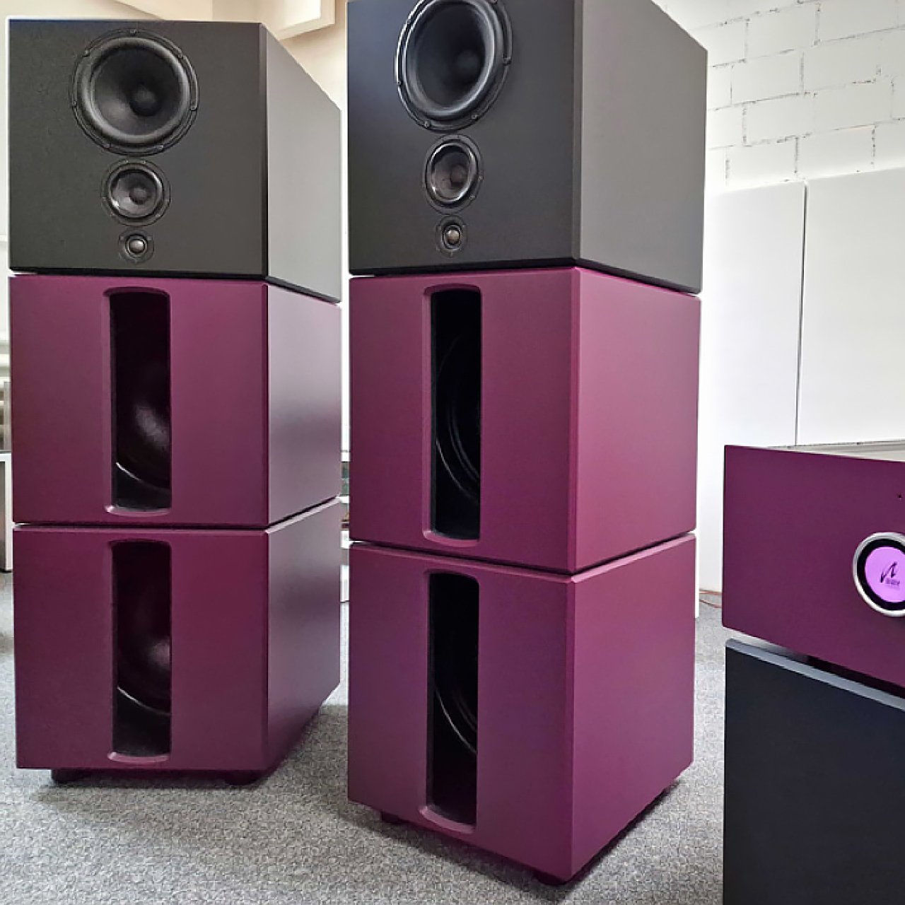 Wave Control ModulArt : enceinte high-end à tête de Lego, transducteur dipôle et électronique Weiss