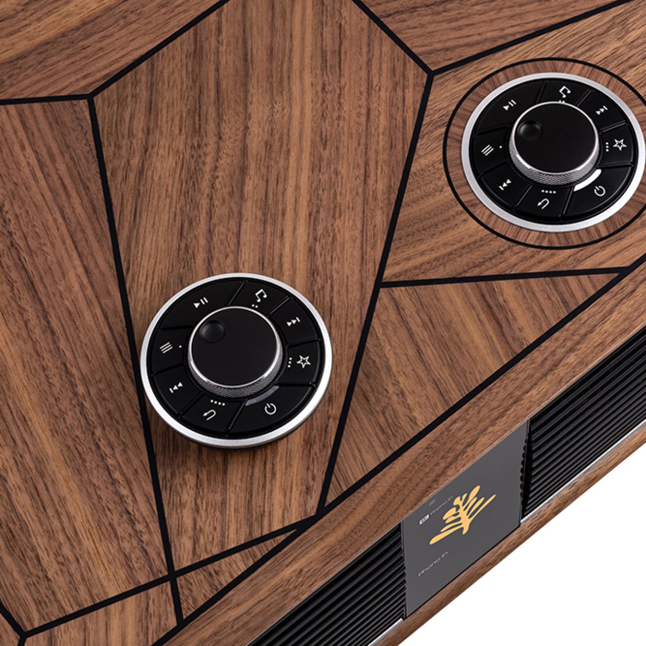 Ruark R810 MiE : l'enceinte tout-en-un sur pattes pour le 40e anniversaire de la marque, limitée à 50 exemplaires