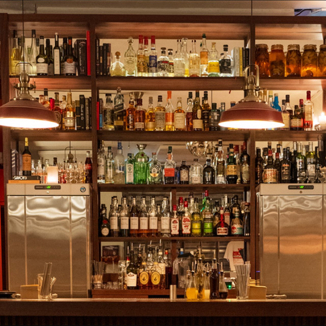 Vibes à Nice : cocktails + vinyle + hi-fi, le spot audiophile du Port