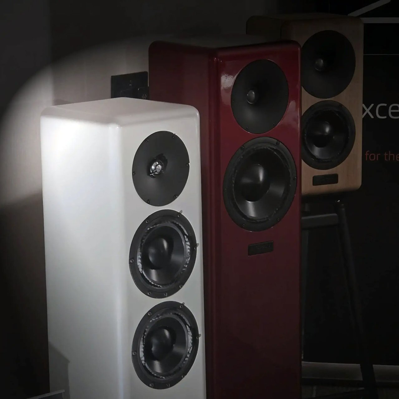 March Audio Kuoro AWG : enceinte Hifi colonne à haut-parleurs Purifi, à parois en bois massif et de réalisation artisanale australienne