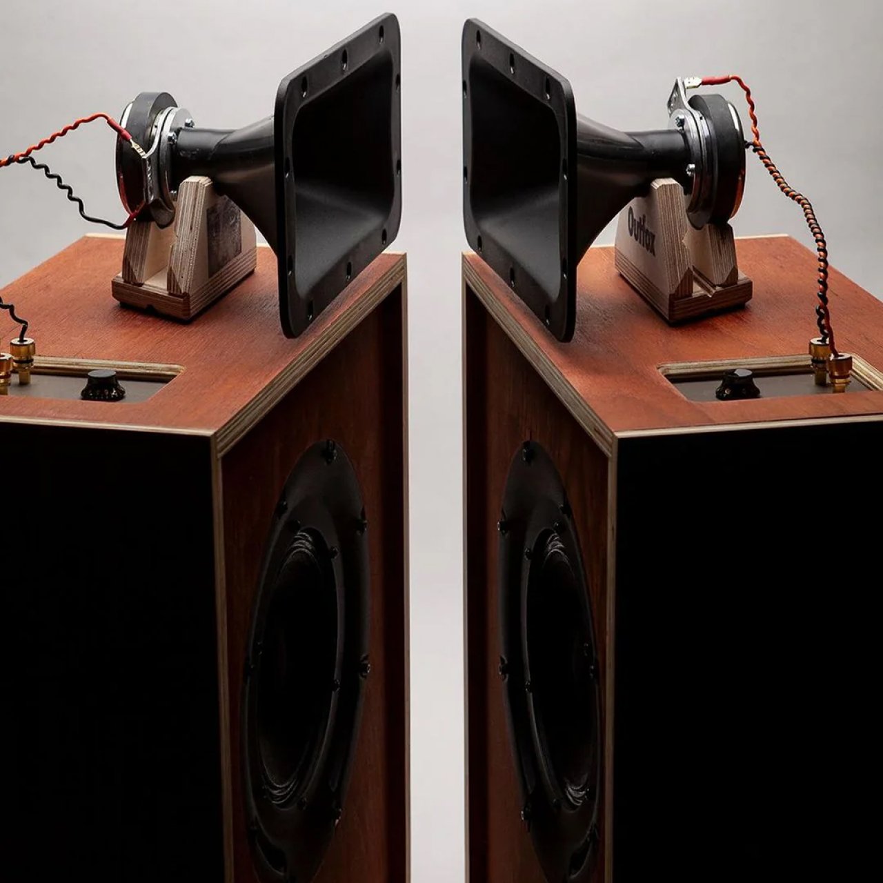 Outfox Works : l’atelier mexicain d’enceintes artisanales audiophiles